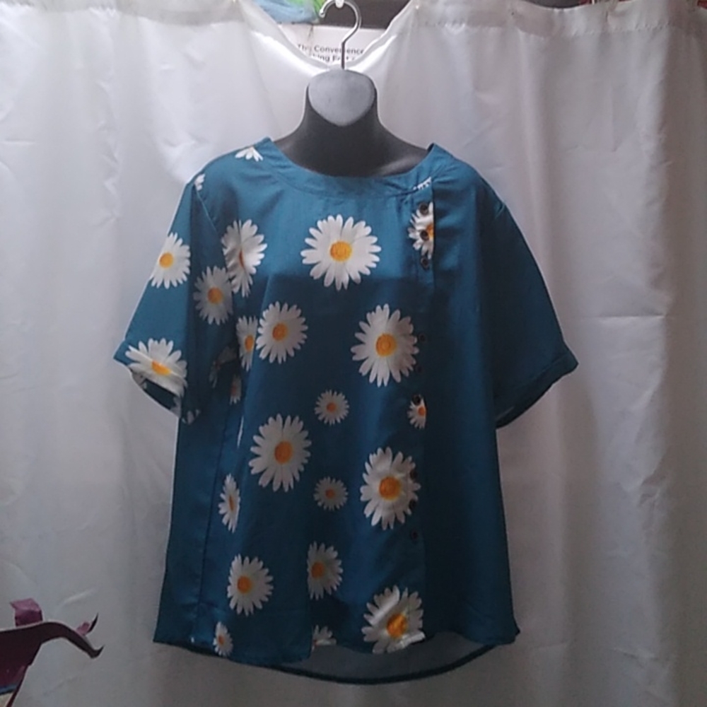Gracila blue top with Daisey's